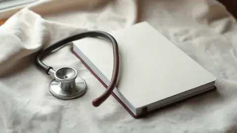 صورة تحريرية هادئة مرافقة لموضوع هل البوتكس آمن